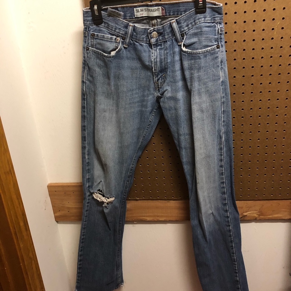 Levi slim straight men jeans.